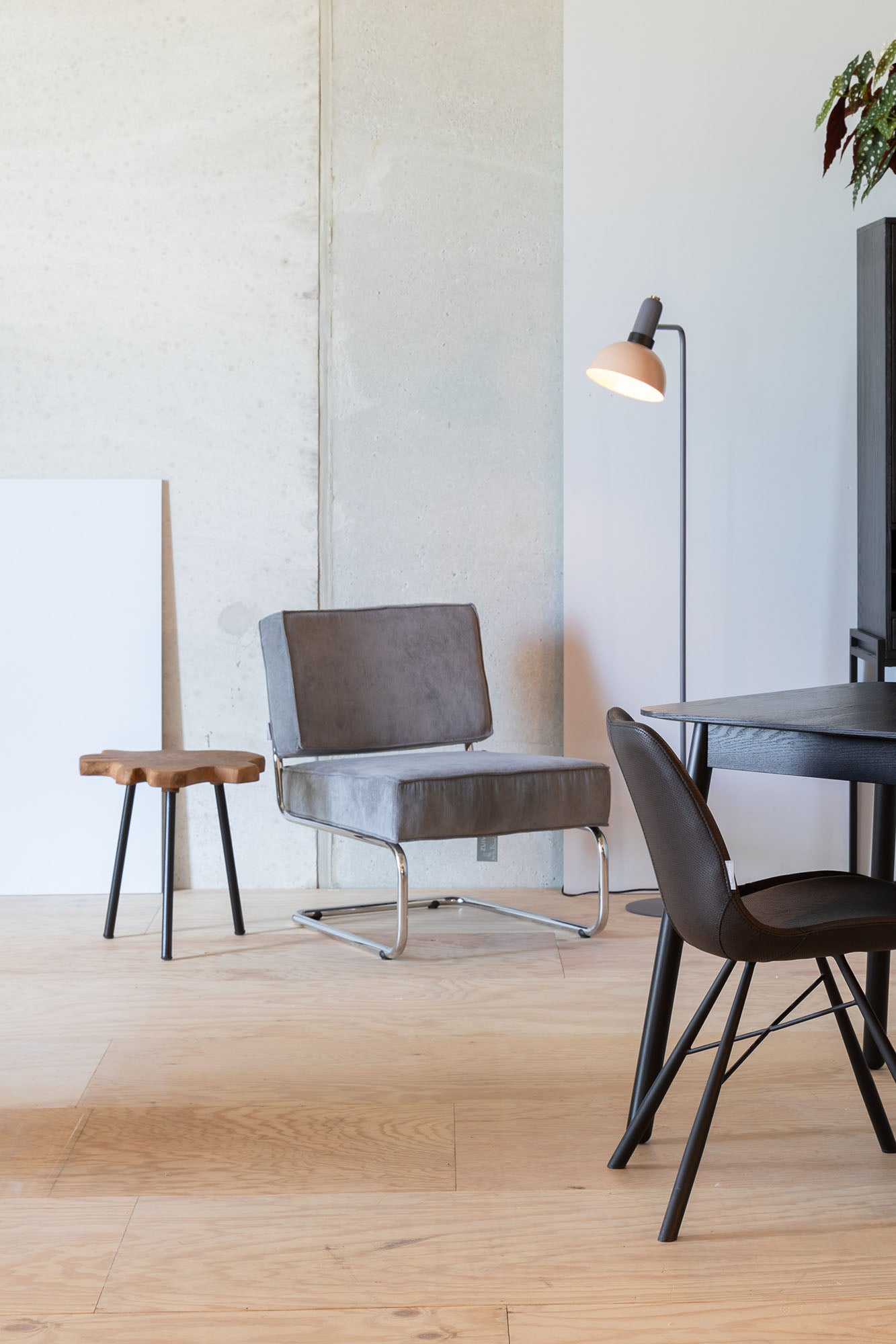 Lampadaire Métal Rose et Gris Charlie 30x54x158cm